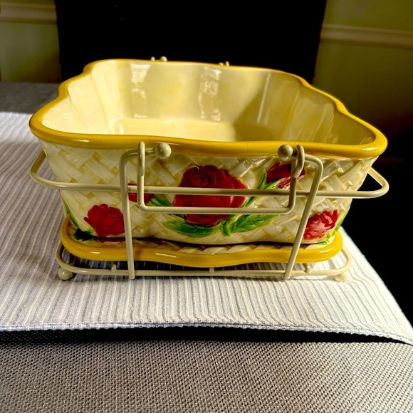 2.5 QT Old World Rose Presentable Serviceware RARE All YELLOW Rare - Picture 8 of 12